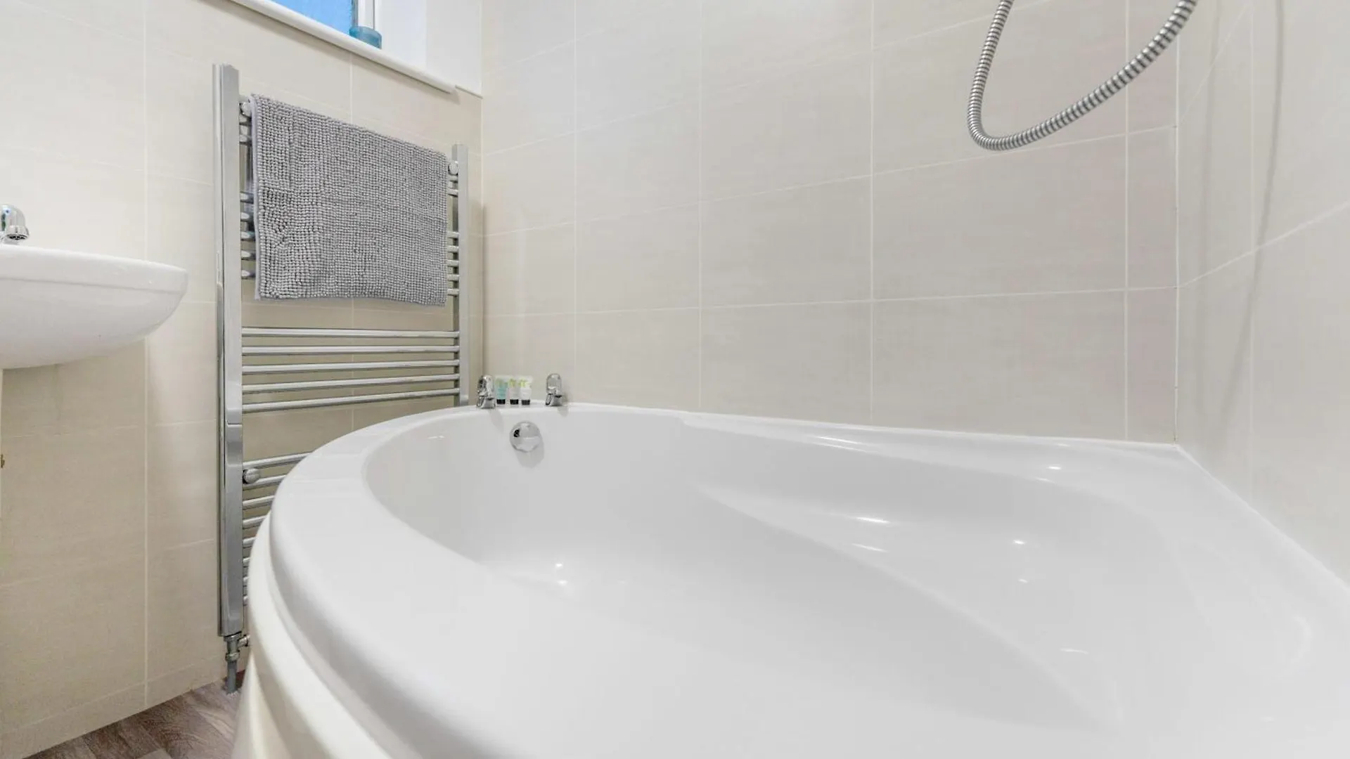 Stylish & Relaxing Retreat In Normanby, Sleeps 4 Apartment Middlesbrough